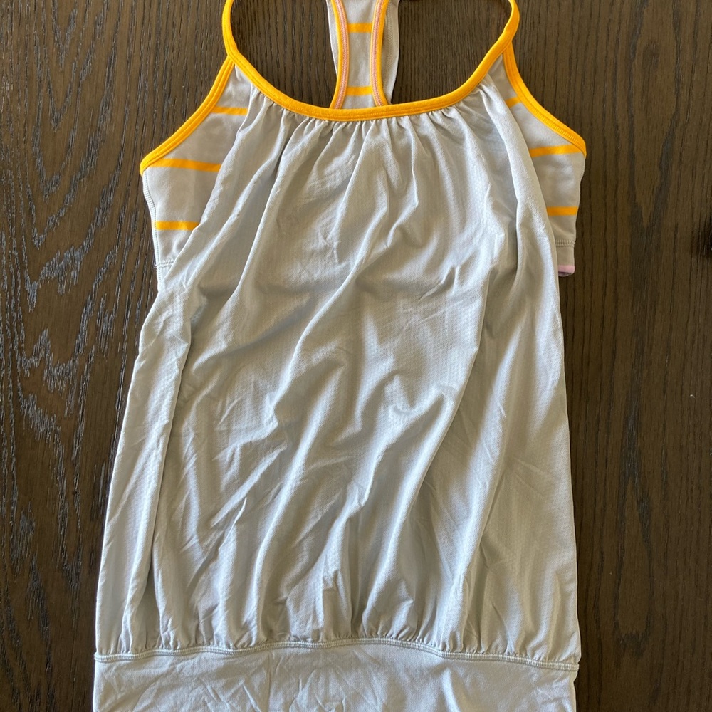 💜 LULULEMON Tank with Bra Size 4